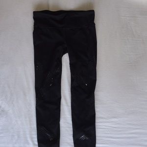 Black GapFit shiny detail work out leggings